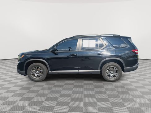 Used 2024 Honda Pilot TrailSport image 5
