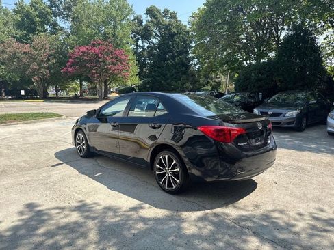 Used 2019 Toyota Corolla SE w/ SE Premium Package FWD image 3