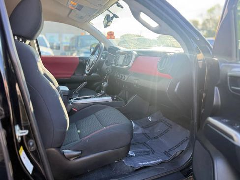 Used 2017 Toyota Tacoma SR5 w/ Tow Package AWD/4WD image 12