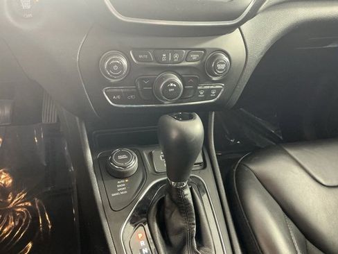 Used 2020 Jeep Cherokee Latitude Plus image 29