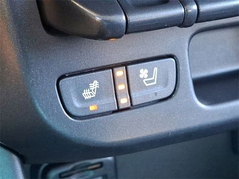 Used 2022 GMC Canyon Denali image 24