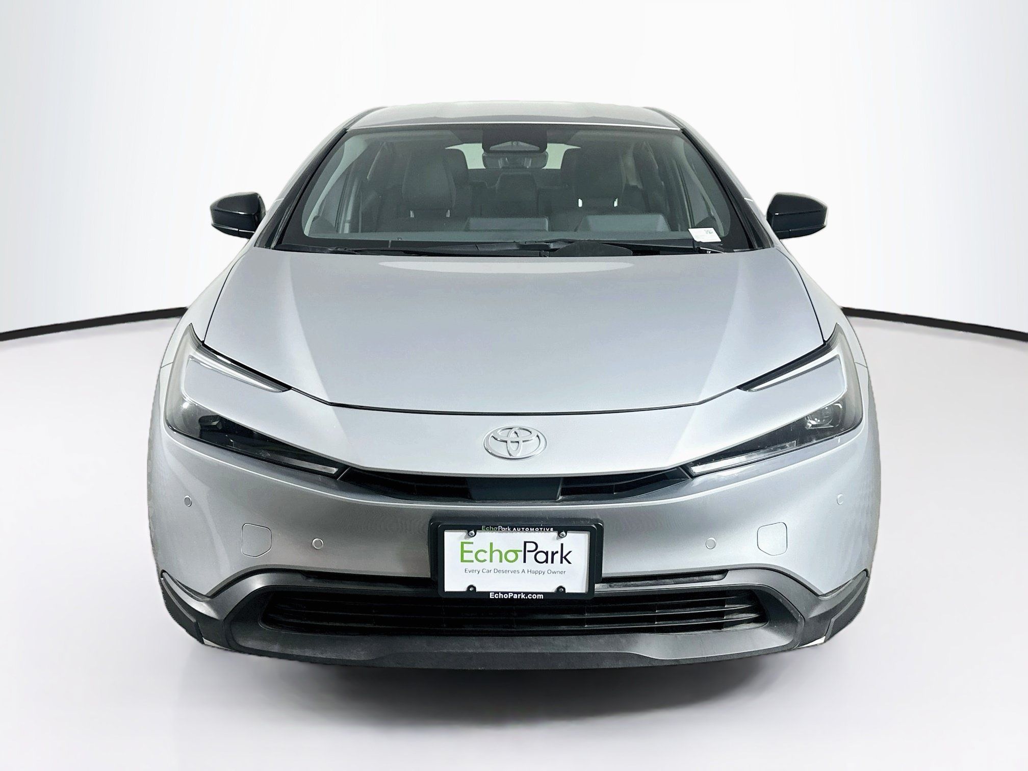 Used 2025 Toyota Prius LE FWD image 2