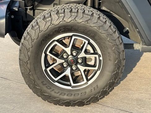 Certified 2025 Jeep Wrangler Unlimited Rubicon w/ Convenience Group AWD/4WD image 5