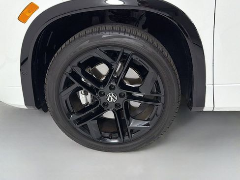 Used 2026 Volkswagen Tiguan SE R-Line AWD/4WD image 32