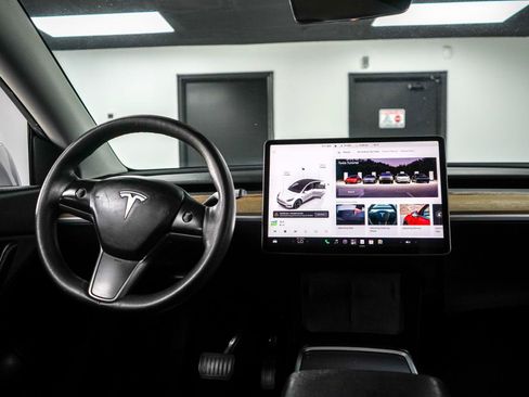 Used 2022 Tesla Model Y Long Range AWD/4WD image 9