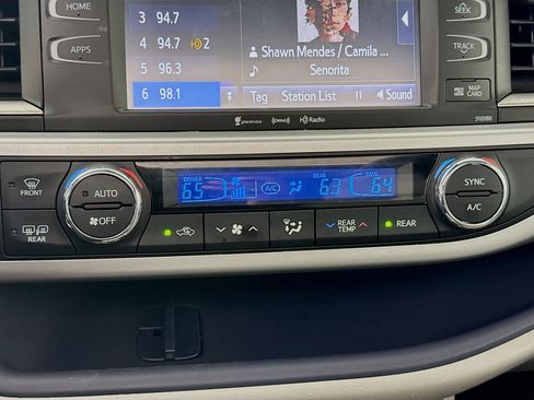 Used 2019 Toyota Highlander XLE w/ Protection Package #3 AWD/4WD image 18