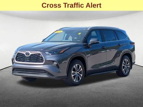 Certified 2024 Toyota Highlander XLE AWD/4WD image 12