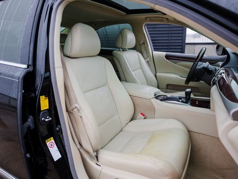 Used 2013 Lexus LS 460 image 30