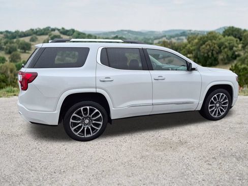 Used 2022 GMC Acadia Denali w/ Denali Ultimate Package FWD image 11