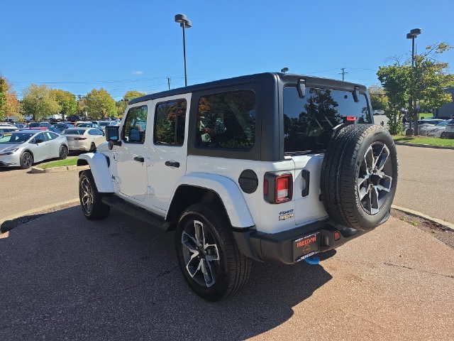 Used 2024 Jeep Wrangler Unlimited AWD/4WD image 3