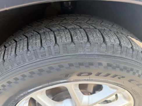 Used 2023 Chrysler Pacifica Touring-L FWD image 10