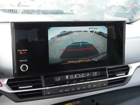 Certified 2025 Toyota Sienna XLE w/ XLE Plus Package AWD/4WD image 31