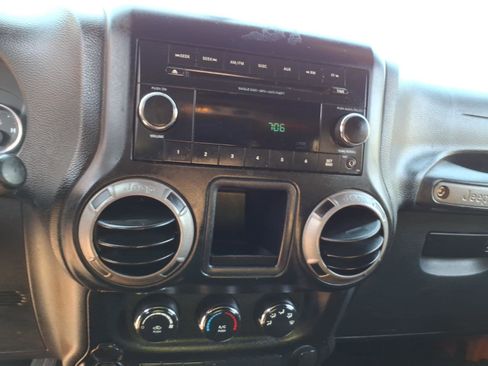 Used 2012 Jeep Wrangler Sport AWD/4WD image 17