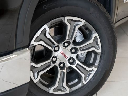 Used 2024 GMC Sierra 1500 SLT image 2