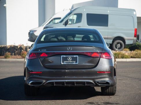 Used 2025 Mercedes-Benz E 350 4MATIC Sedan image 5