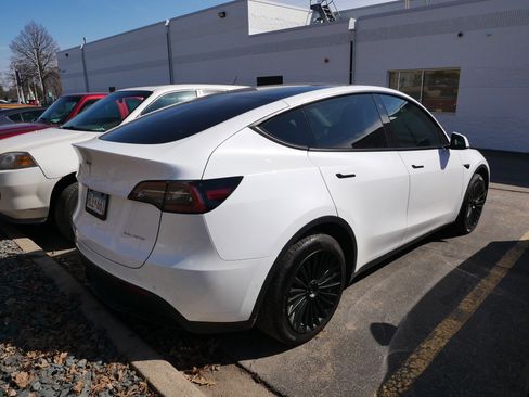 Used 2021 Tesla Model Y Long Range image 5