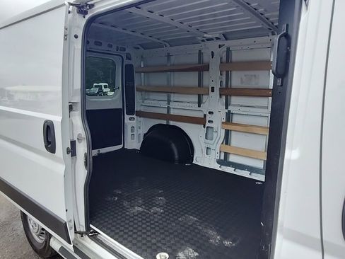 Used 2025 RAM ProMaster 2500 w/ U-Haul Equipment Group FWD image 28