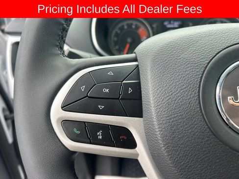 Used 2022 Jeep Cherokee Latitude AWD/4WD image 6
