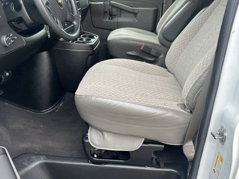 Used 2024 Chevrolet Express 3500 LT w/ LT Preferred Equipment Group RWD image 9