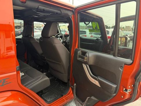 Used 2014 Jeep Wrangler Unlimited Sahara w/ Dual Top Group AWD/4WD image 11