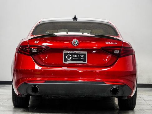 Used 2018 Alfa Romeo Giulia Ti w/ Quick Order Package 22X Lusso image 11
