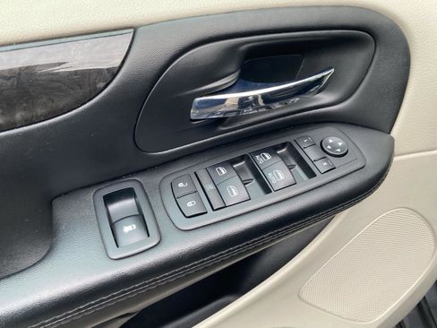 Used 2017 Dodge Grand Caravan SE w/ Power Window Group image 15