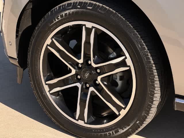 Used 2021 Ford Expedition Limited RWD image 9