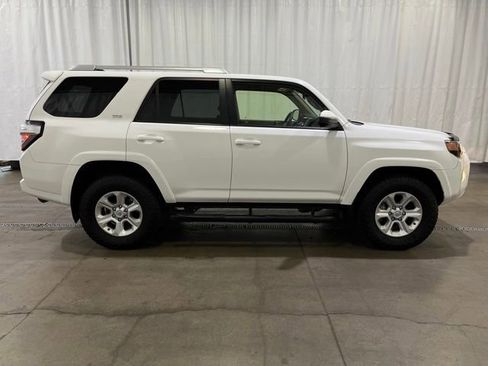 Certified 2017 Toyota 4Runner SR5 AWD/4WD image 3