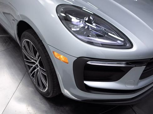 Certified 2026 Porsche Macan AWD/4WD image 12