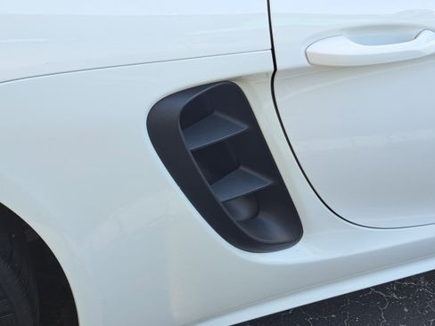 Used 2017 Porsche 718 Boxster image 9