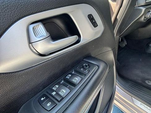 Used 2018 Chrysler Pacifica Limited FWD image 10