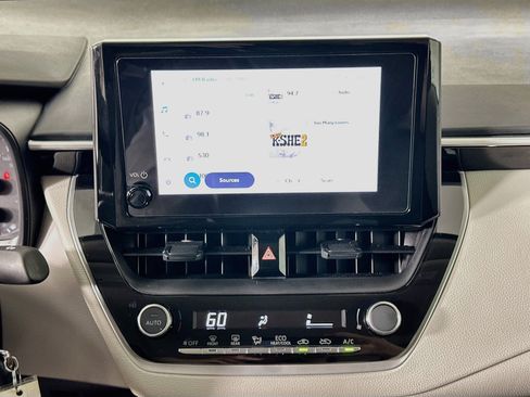 Used 2025 Toyota Corolla LE FWD image 19