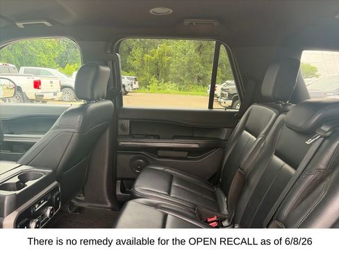 Used 2019 Ford Expedition XLT w/ Equipment Group 202A AWD/4WD image 11