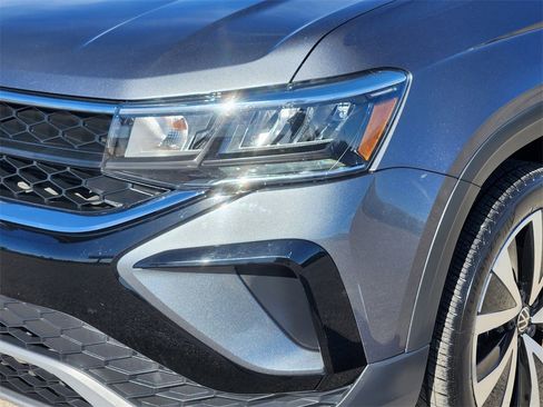 Used 2024 Volkswagen Taos SE image 9