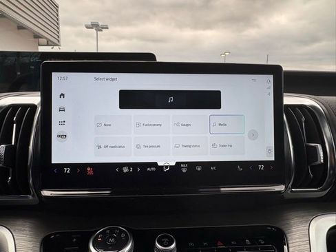 Used 2025 Ford Expedition Platinum image 21