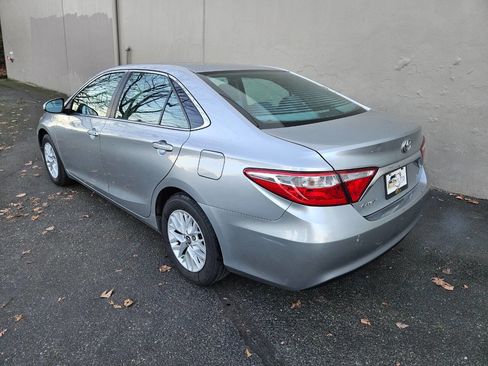 Used 2016 Toyota Camry LE image 4