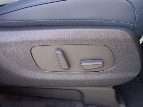 New 2026 Kia Carnival EX FWD image 9