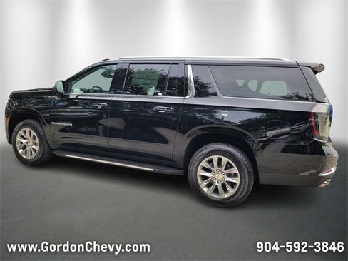New 2025 Chevrolet Suburban Premier image 3