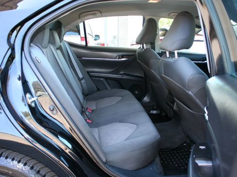 Used 2020 Toyota Camry LE w/ Convenience Package FWD image 22