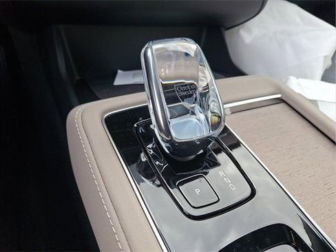 New 2026 Volvo XC90 B6 Plus w/ Protection Package Premier image 8