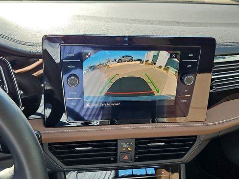 Used 2025 Volkswagen Jetta SEL image 16