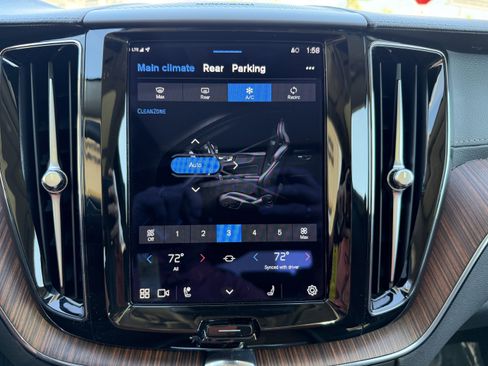 Certified 2023 Volvo XC60 B5 Ultimate w/ Protection Package Premier image 23