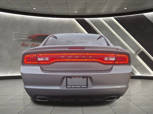 Used 2014 Dodge Charger SE w/ Connectivity Group image 5