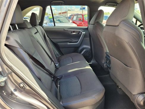 Used 2024 Toyota RAV4 SE image 18