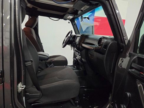 Used 2017 Jeep Wrangler Unlimited Sport w/ Max Tow Package image 8