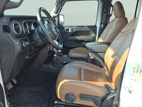 Used 2020 Jeep Gladiator Overland w/ Cold Weather Group image 20