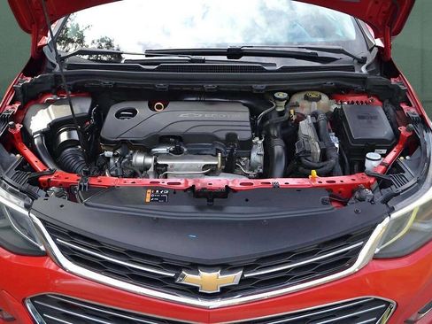 Used 2017 Chevrolet Cruze Premier image 28