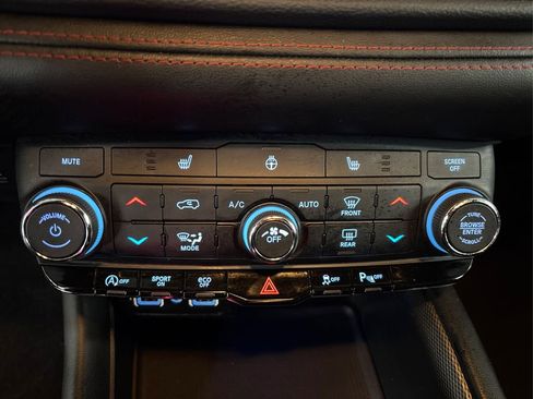 Used 2023 Dodge Durango GT image 29