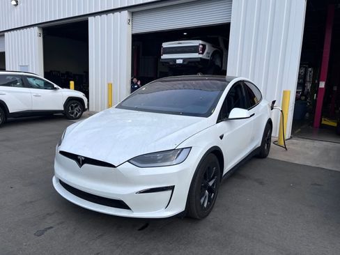 Used 2024 Tesla Model X image 1