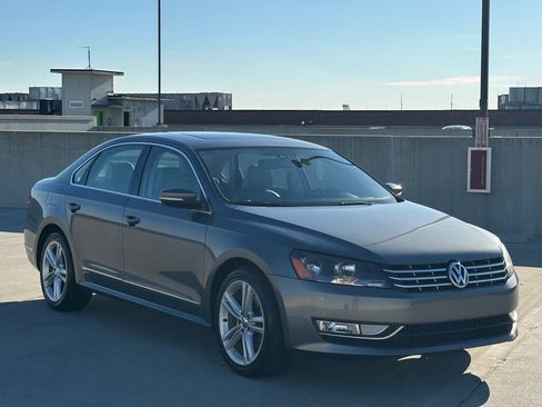 Used 2014 Volkswagen Passat TDI SEL Premium image 4
